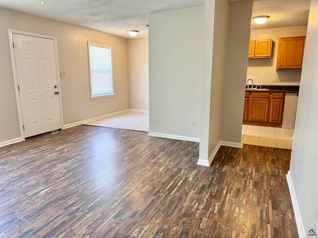 Building Photo - 102 Varee Dr