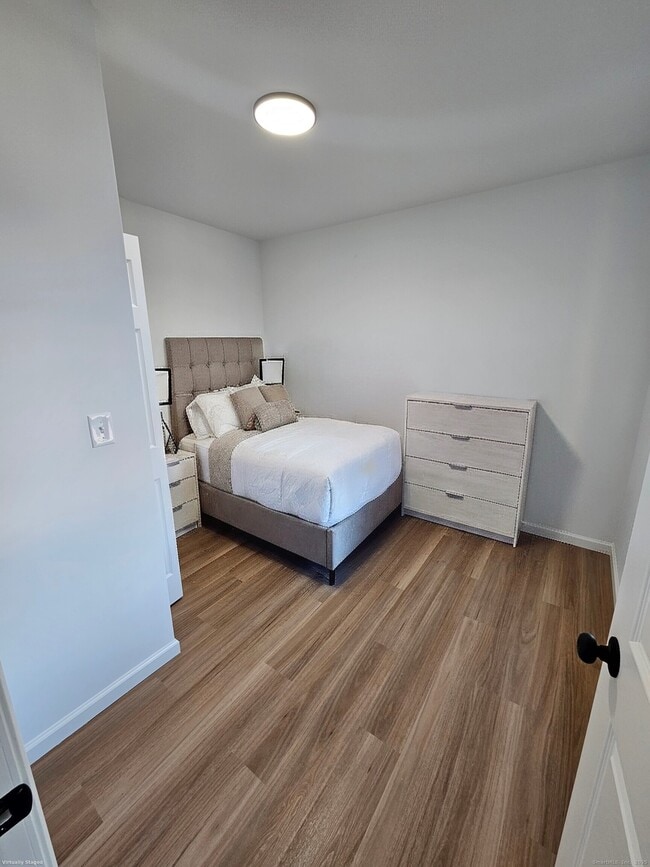 Building Photo - 1153 Main St