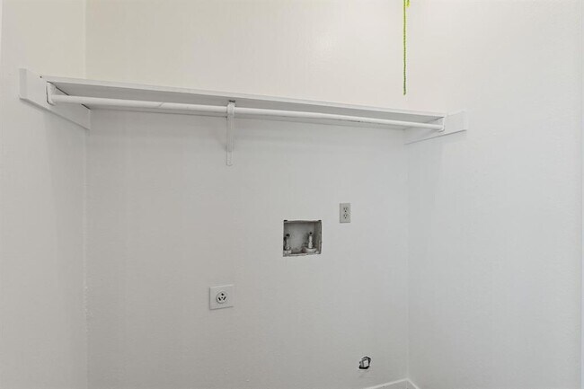Building Photo - 302 Algerita Dr