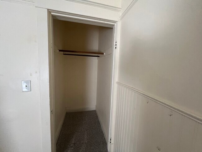 Building Photo - 703 Prospect Ave