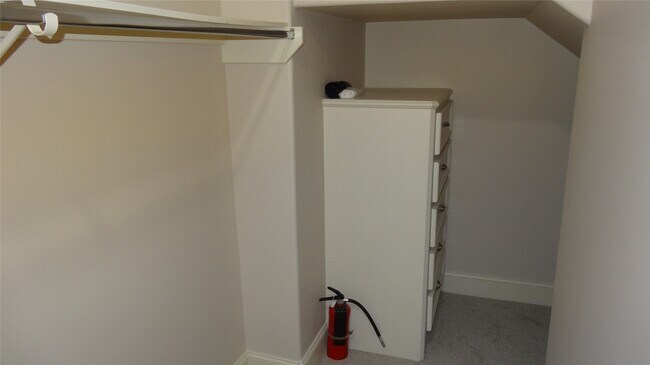 Building Photo - 2101 Elmen St