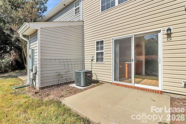 Building Photo - 915 Par One Ct