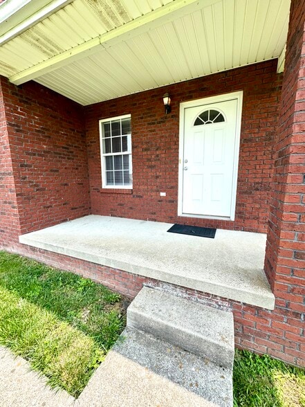 Building Photo - 638 Hampton Way
