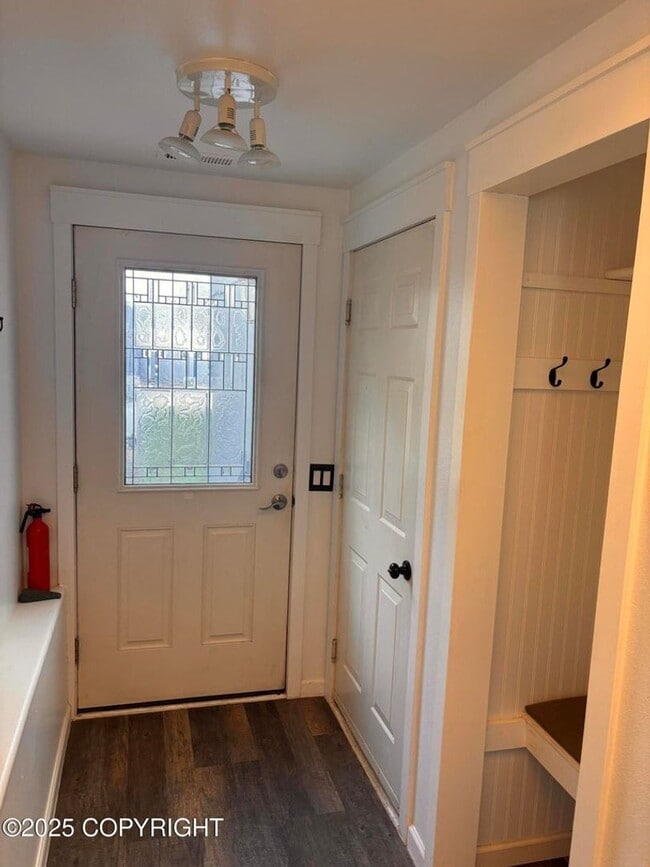 Building Photo - Beautiful East Anchorage 3 Bedroom Home!
