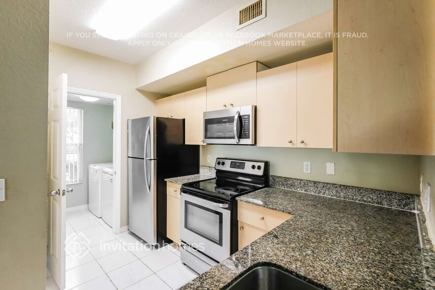 Building Photo - 2548 Centergate Dr
