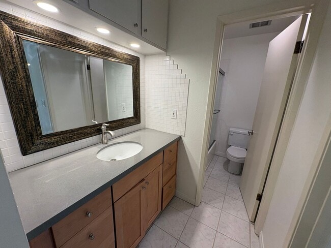 Building Photo - ***$500 move-in special***Must See Clairemont Condo!