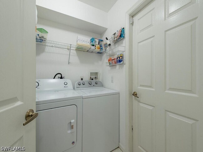 Building Photo - 1082 Capri Dr