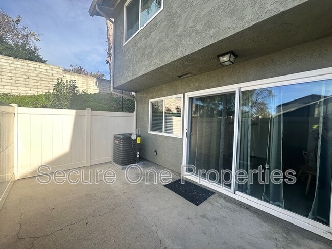 Building Photo - 491 Serento Cir