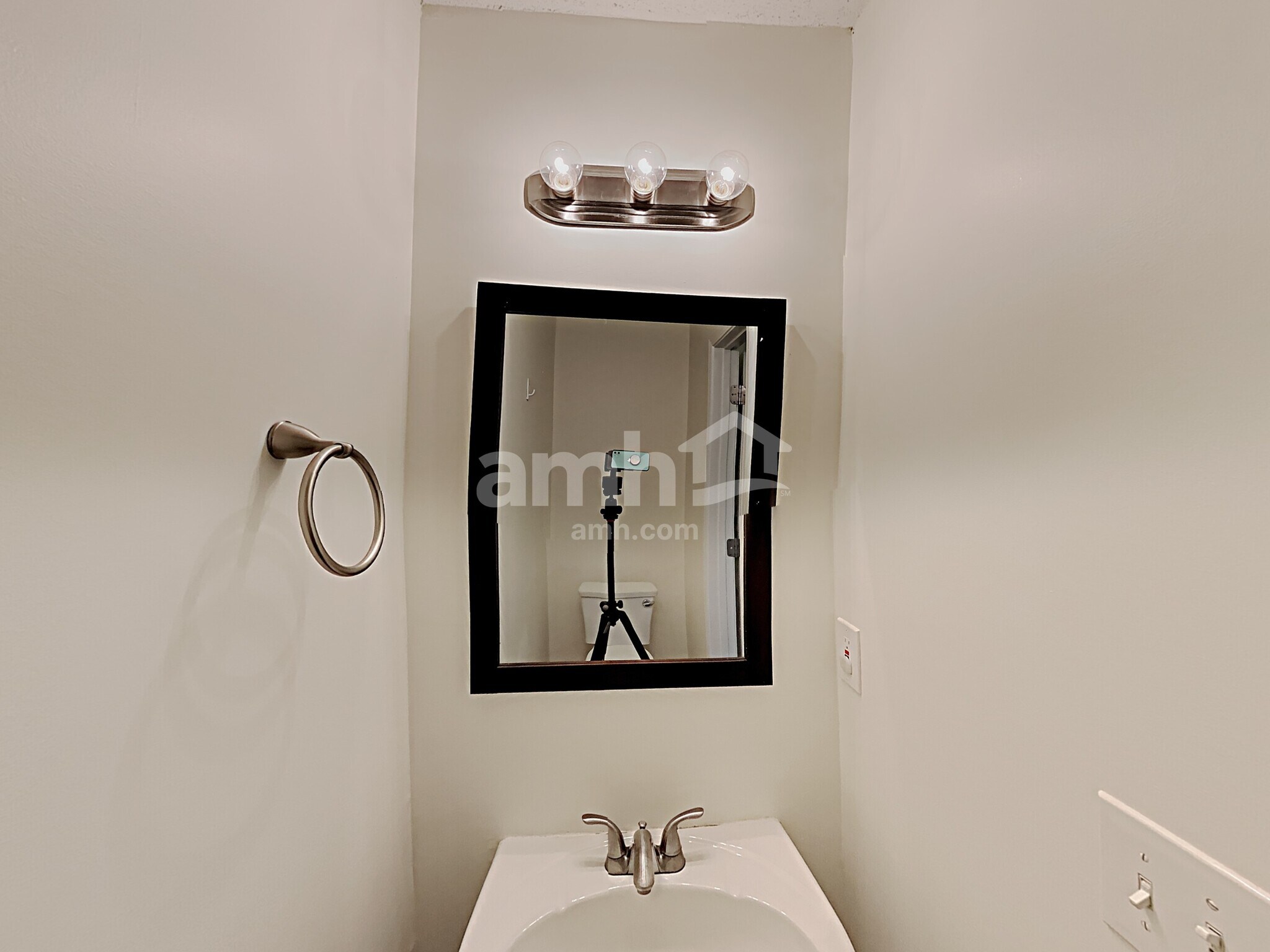 Building Photo - 1121 Lauren Way