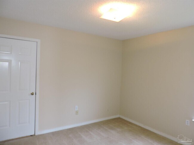 Building Photo - 206 Wildflower Ln