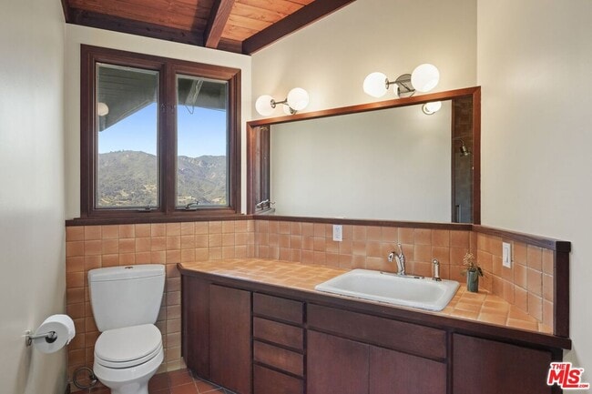 Building Photo - 21277 Entrada Rd