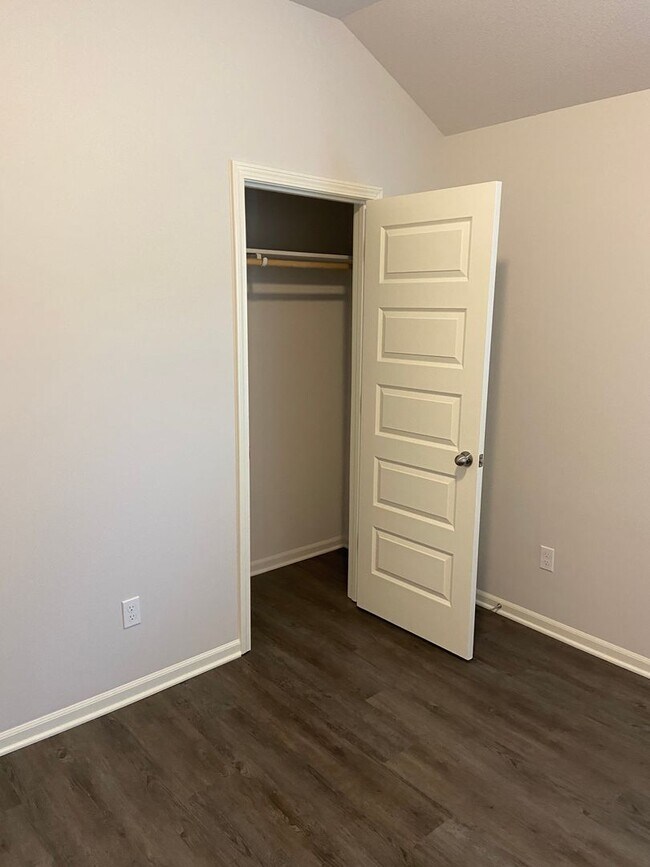 Building Photo - DON’T WAIT — PRE-LEASING NOW! 3 Bed + 2 Bath Home in Oak Wood