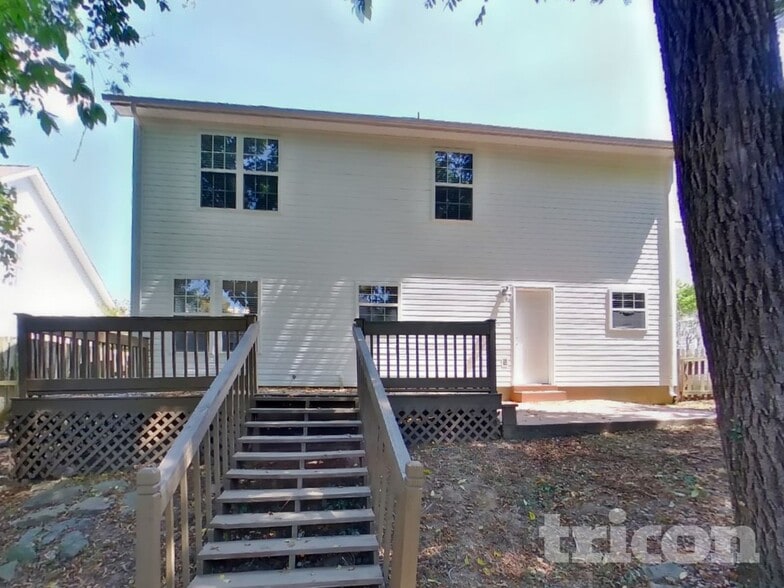 Building Photo - 133 Coldwater Dr