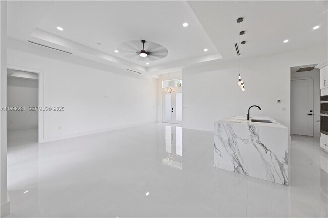 Building Photo - 3111 W 17th St