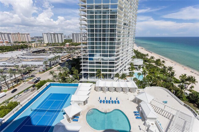 Building Photo - 16711 Collins Ave