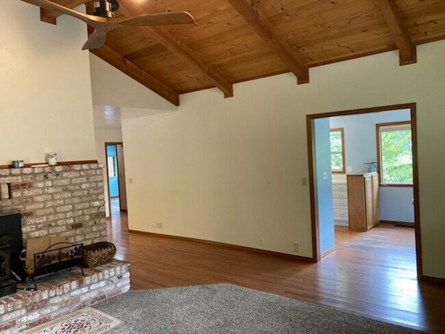 Building Photo - 16715 Coleman Valley Rd