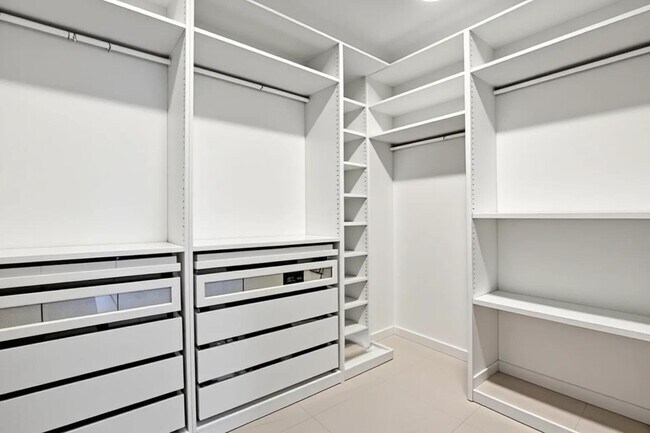 Building Photo - 153 N Seabreeze Blvd