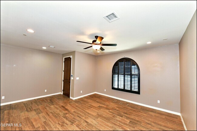 Building Photo - 3741 Loma Adriana