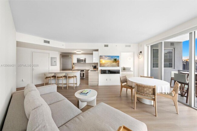 Building Photo - 1300 Brickell Bay Dr
