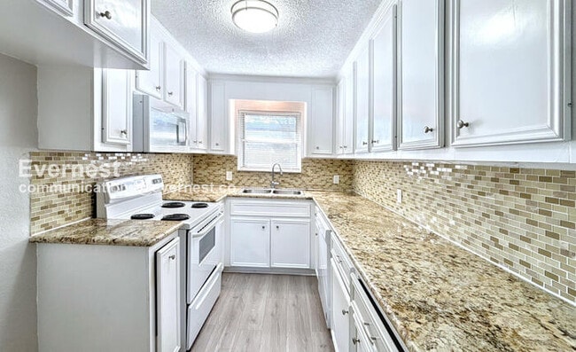 Building Photo - 2709 27th Ave N