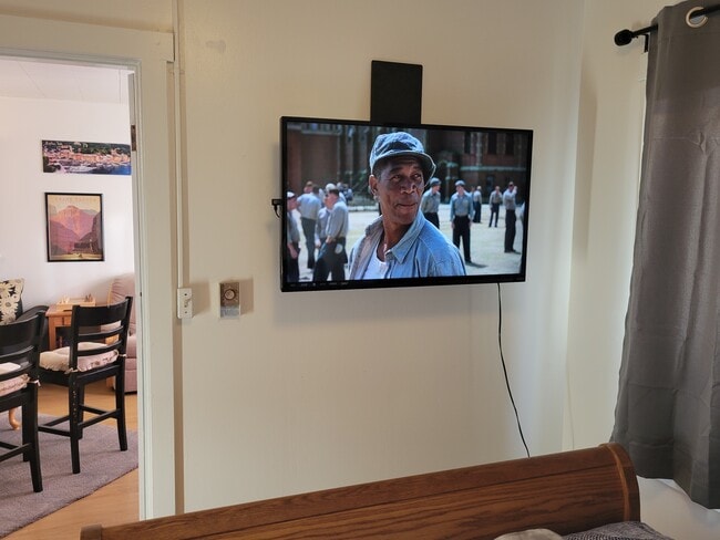 Building Photo - 211-212 W 13th St