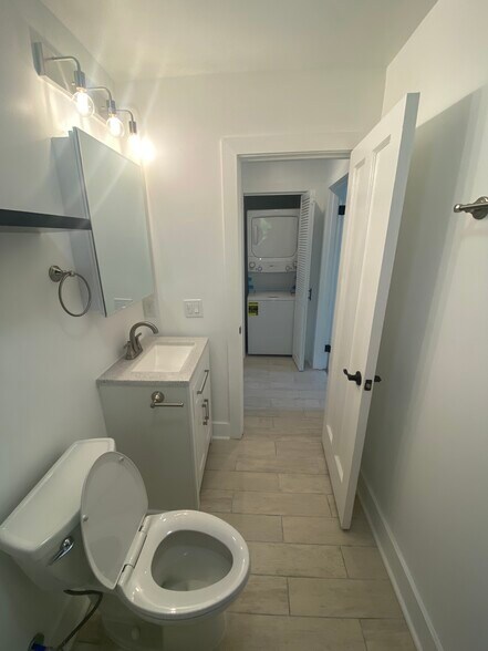 Building Photo - 3035 Cleinview Ave