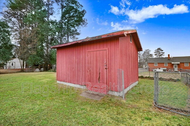 Building Photo - 1305 Robin St
