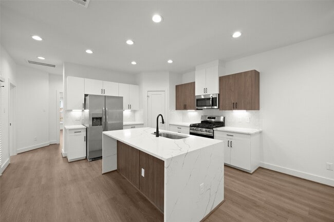 Building Photo - 2711 Sunrise Breeze Dr
