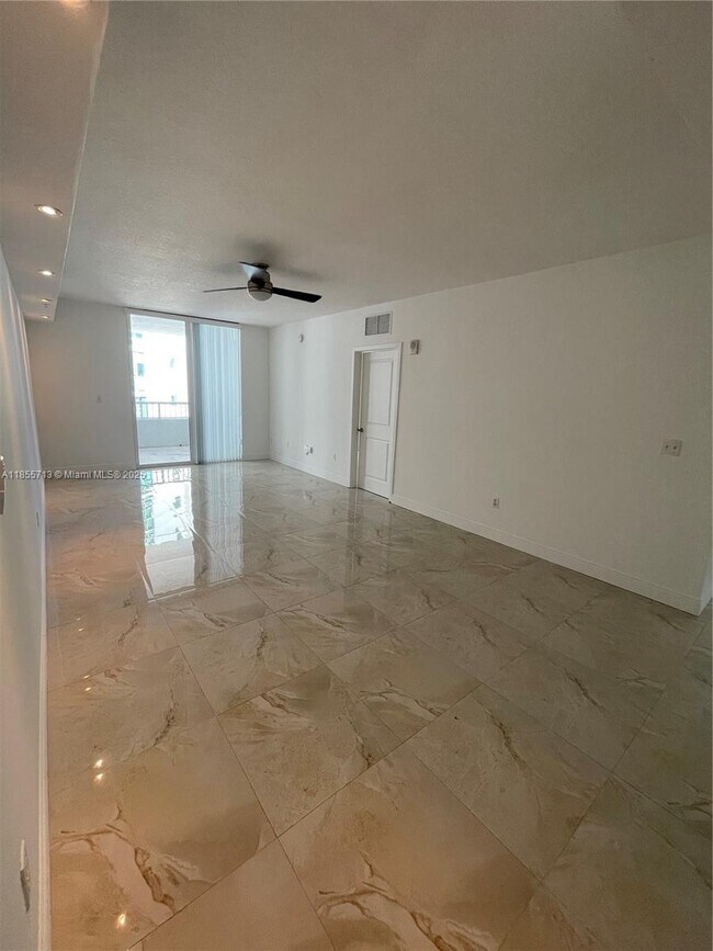 Building Photo - 170 SE 14th St