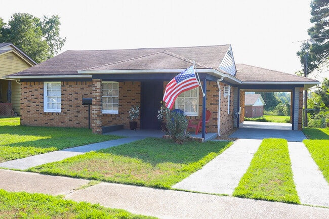 Primary Photo - 400 3rd St SE