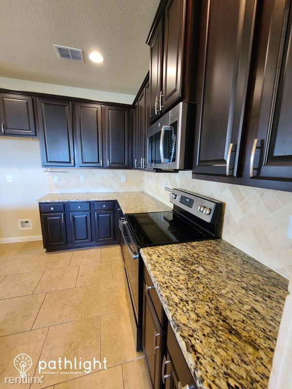 Building Photo - 5 br, 3.5 bath House - 4544 Meadow Green UNIT