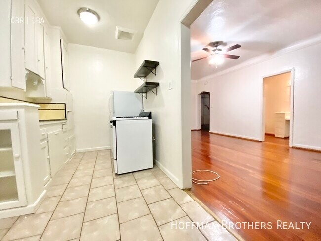 Building Photo - 606 S Dunsmuir Ave