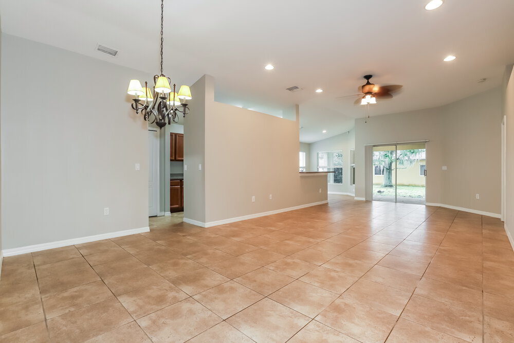 Building Photo - 721 Straw Lake Dr