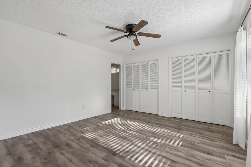 Building Photo - 1184 Lyndhurst Dr