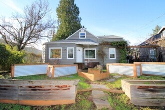 Building Photo - 1005 NE 58th Ave