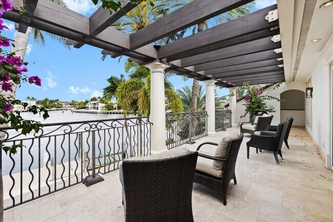 Building Photo - 1313 E Lake Dr