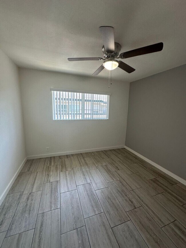 Building Photo - Newly Remodeled 1 Bedroom