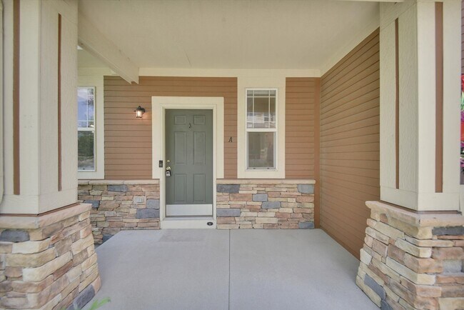 Building Photo - Modern 2-Bed, 3-Bath Home in The Village at Five Parks – Ralston Valley - AVAILABLE SEPTEMBER 1ST!!