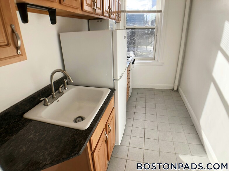 Building Photo - 195 Park Dr