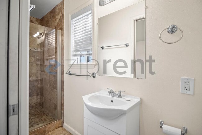 Building Photo - 41861 Maywood St