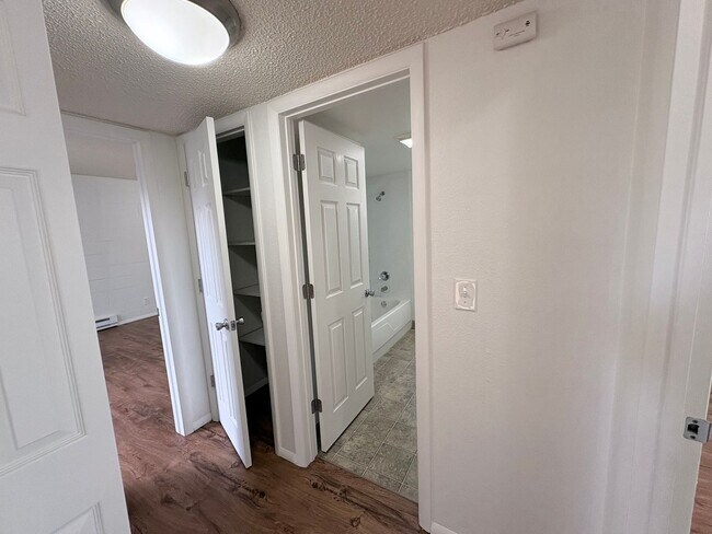 Building Photo - Sh314-316