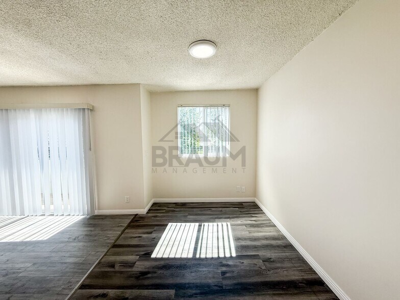 Building Photo - 6039 Whitsett Ave