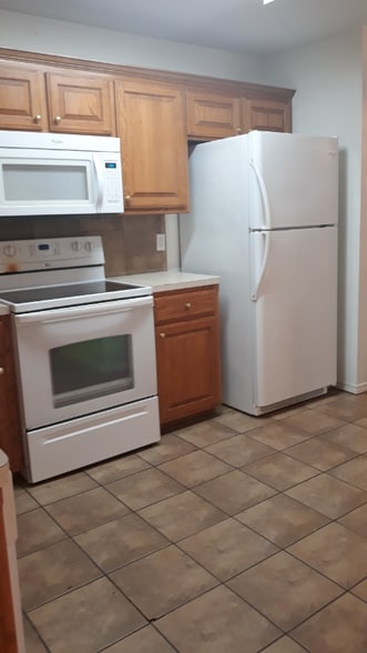 Building Photo - 1229 Lakeview Estates Dr