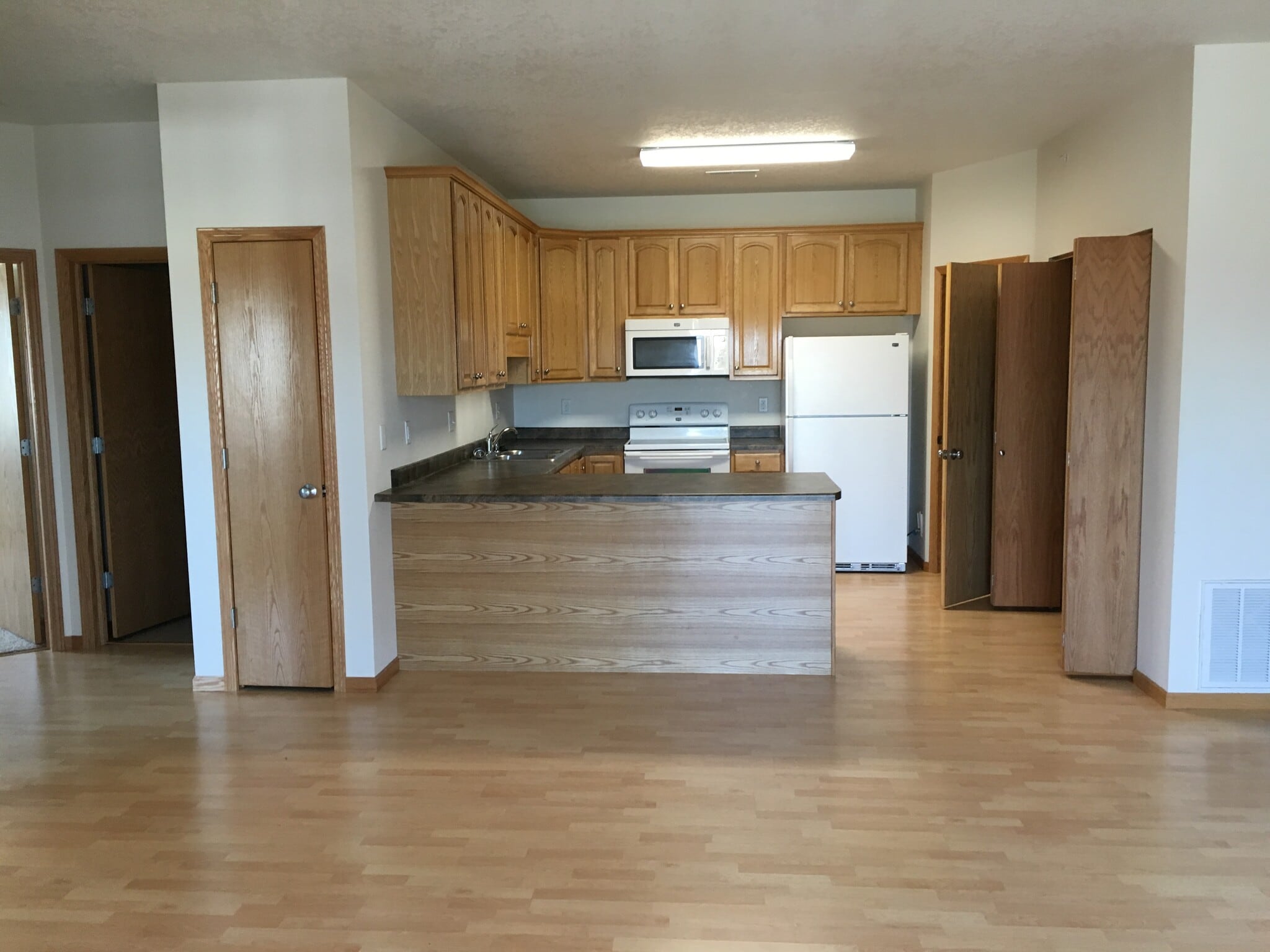 Open kitchen with walk-in pantry - 131 Oakridge Ave