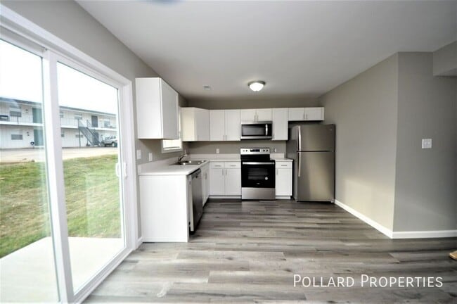 Building Photo - 1060 Arlington Way