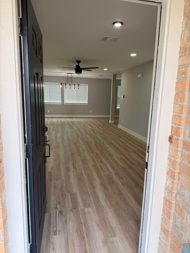 Building Photo - 10651 Cobblecreek Way