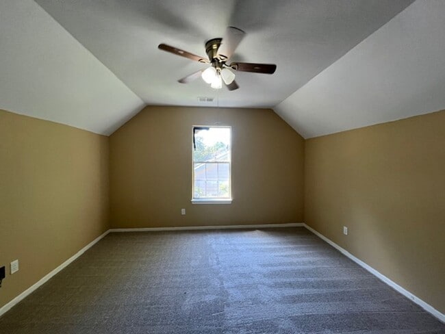 Building Photo - Renovated 4 Bedroom 2 Bath Home for Rent!