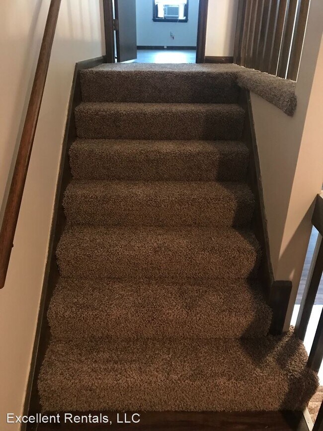 Building Photo - 4 br, 2 bath House - 503 NE Country Lane