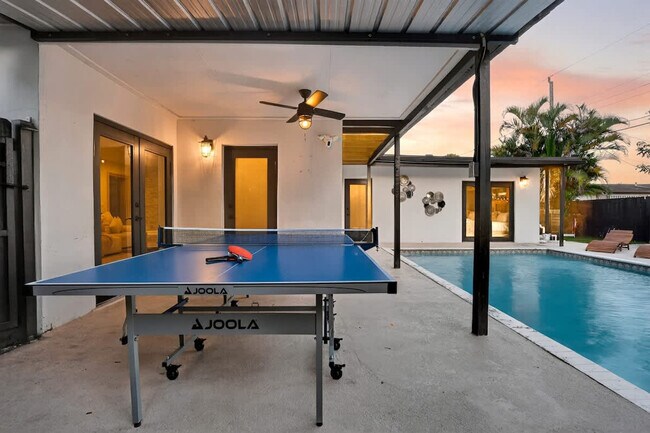 Building Photo - 6450 Perry St