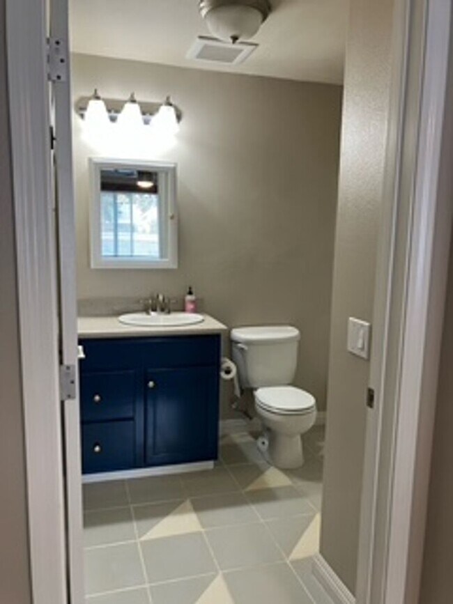Building Photo - Charming 2 Bedroom, 2 Bathroom Condo in Sa...